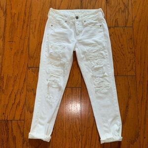 Sz. 2, short, AE, Tomgirl, white denim, distressed jeans! Never worn!